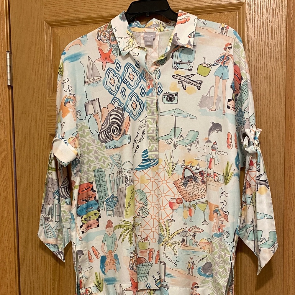 Chico's Multicolor Graphic Top 3 hidden buttons SleevesWithTies Small Collar